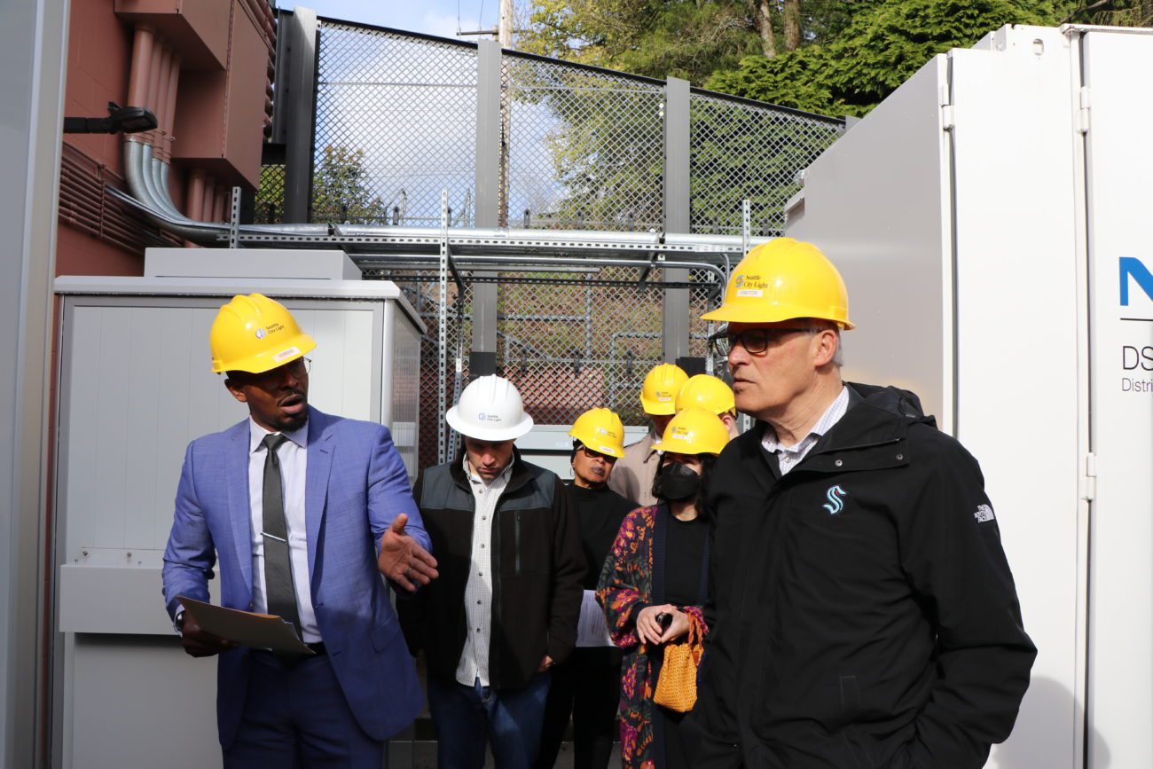 Seattle City Light Energy Innovation and Resources Officer Emeka Anywanwu providing a tour 
to Governor Jay Inslee of the microgrid at the Miller Community Center